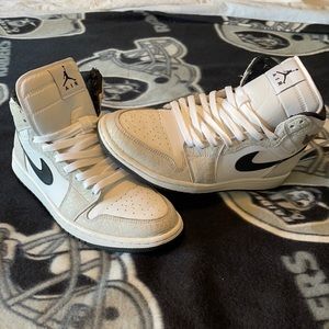 Air Jordan 1 “White Elephant” size 8